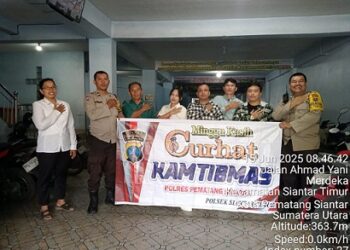 Bhabinkamtibmas AIPDA Okto Sihole dan Goido Sinaga melaksanakan Minggu Kasih Curhat Kamtibmas di GKPI jalan Ahmad Yani