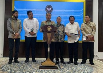 Mensesneg Prasetyo Hadi, Mendagri Tito Karnavian, Wakil Ketua DPR RI Sufmi Dasco, Gubernur Aceh Muzakir Manaf dan Gubernur Sumut Bobby Nasution saat memutuskan soal empat pulau. (Foto Ist)