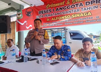 Bhabinkamtibmas Kelurahan Simarimbun Bripka Johannes Siregar menyampaikan kata sambutan