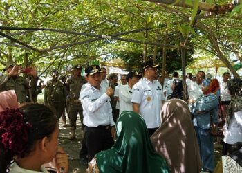 Walikota Tanjungbalai Mahyaruddin Salim didampingi Wakil Wali Kota Muhammad Fadly Abdina, Dinas Perdagangan dan Perindustrian, Dinas Koperasi dan UMKM, Dinas Perhubungan, Satpol PP, Perangkat Kecamatan dan Kelurahan Tanjungbalai Selatan melaksanakan peninjauan kawasan Waterfront City dan Balai di Ujung Tanjung dan jalan Asahan