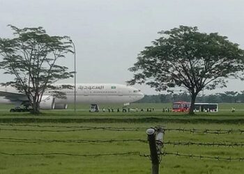 Pesawat Saudi Arabia SV 5688 membawa jamaah haji diancam bom hingga mendarat di Bandara Kualanamu Deli Serdang. (Foto Ist)
