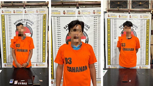 Tersangka Sumantri alias Ridho Maman dan dua anggotanya beserta barang bukti