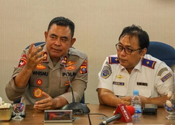 Kapolda Sumut Irjen Pol Whisnu Hermawan Februanto saat memberikan keterangan kepada wartawan terkait ancaama bom pesawat Saudi Airlines Kode SV-5688. (Foto Ist)