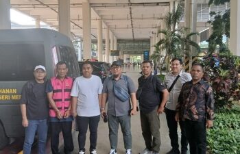 Kejari Medan eksekusi terpidana Syahrizal  perkara korupsi senilai Rp 3,64 miliar terkait kerja sama pembongkaran dan pengelolaan pupuk milik PT Pupuk Kaltim  di Medan. (Foto Ist)