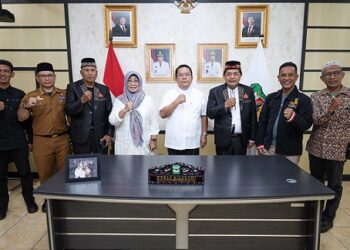 Wali Kota Pematangsiantar Wesly Silalahi SH MKn menerima audiensi pengurus Ikatan Keluarga Islam Simalungun (IKEIS) Kota Pematangsiantar