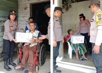 Kapolsek Siantar Utara AKP Jahrona Sinaga SH didampingi Bhabinkamtibmas Aiptu Hotlan Damanik dan Aiptu Budiman Purba saat berikan bansos kepada Bapak Pikson Saragih Ibu Poniem