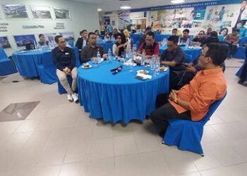 Ketua Komisi 4 Paul Mei Anton Simanjuntak beserta anggota lainya saat sidak ke Rumah Sakit Columbia Asia. (Foto Ist)