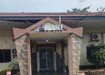 Kantor Satker PJN Wilayah I Sumut di Jalan Busi, Kelurahan Medan Kota, tampak disegel KPK. (Foto Ist)