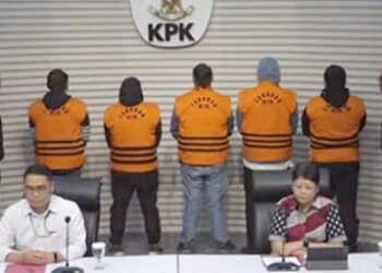 Lima tersangka terjaring OTT di Madina salah satunya Kepala Dinas PUPR Sumut Topan Ginting. (Foto Ist)