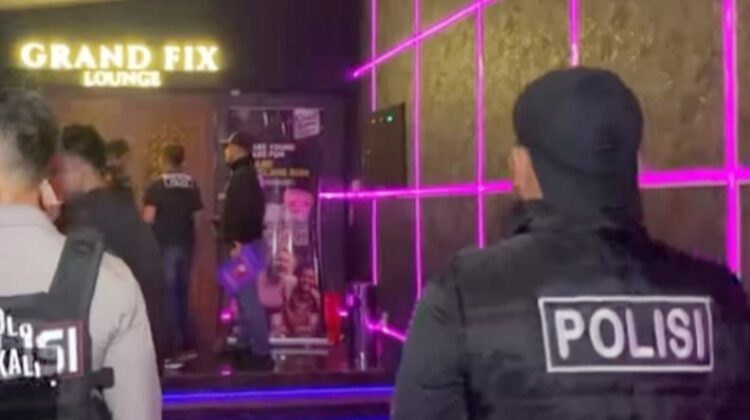 Tim Polrestabes Medan razia di Tempat Hiburan Malam (THM) di Grand Fix Resto & Lounge di Komplek River View, Jln.Komodor Adi Sucipto, Suka Damai. (Foto Ist)