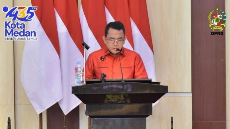 Sekretaris Fraksi PDI Perjuangan DPRD Kota Medan, Paul Mei Anton Simanjuntak dalam rapat paripurna DPRD Medan. (Foto Ist)
