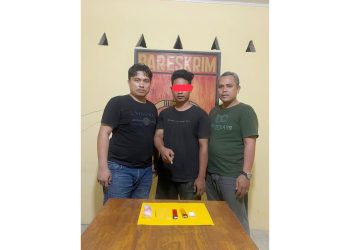 Pelaku MAF dan barang bukti diapit personil Polseķ Bosar Maligas