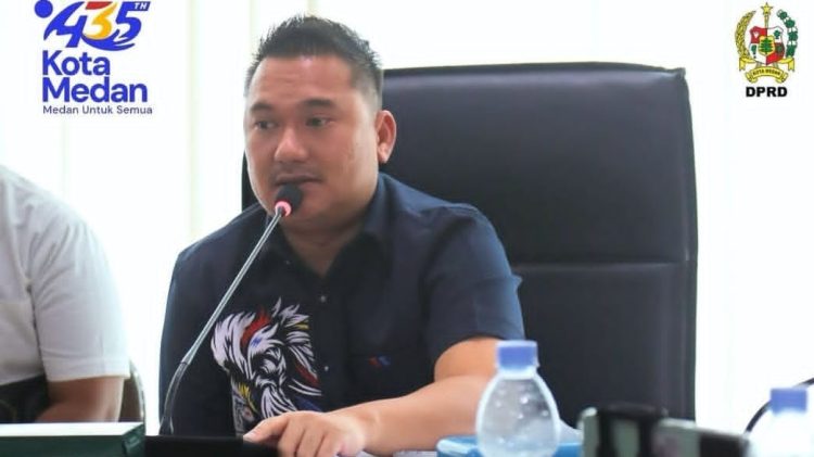 Ketua Komisi 1 DPRD Medan, Reza Pahlevi Lubis saat Rapat Dengar Pendapat (RDP) yang digelar bersama Bagian Tata Pemerintahan (Tapem) Setdako Medan, serta unsur Kecamatan Medan Baru dan Medan Barat, Senin (Foto Ist)