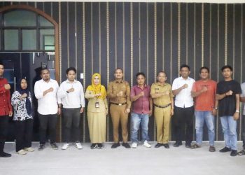 Wali Kota Tanjungbalai, Mahyaruddin Salim menerima audiensi perwakilan dari non-ASN yang dirumahkan mulai 1 Juli 2025