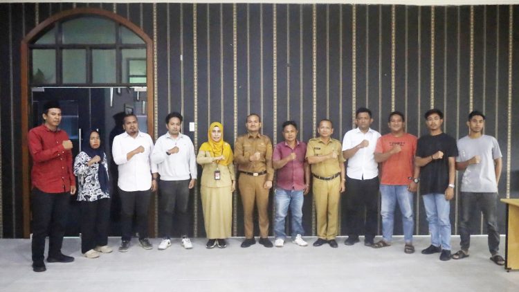 Wali Kota Tanjungbalai, Mahyaruddin Salim menerima audiensi perwakilan dari non-ASN yang dirumahkan mulai 1 Juli 2025