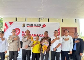 Kapolres Simalungun Serahkan Rumah Layak Huni kepada Pasangan Lansia