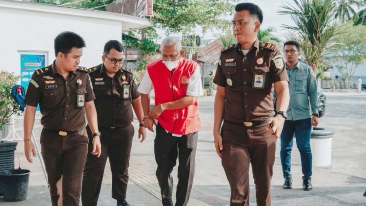 Kejari Batu Bara Tahan Eks Kadinkes drg. Wahid Khusyairi