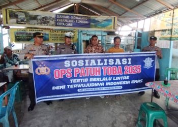Personil Ops Polres Tanjungbalai Sosialisasi Ops Patuh Toba 2025 kepada Sopir Bus
