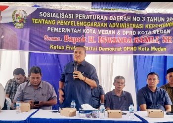 Ketua Fraksi Partai Demokrat DPRD Medan H.Iswanda Ramli SE saat sosper Peraturan Daerah (Perda) No 3 Tahun 2021 Tentang Penyelanggaraan Administrasi Kependudukan. (Foto Ist)