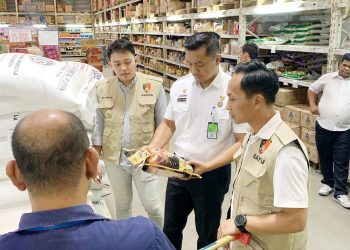 Tim Sat Reskrim Polrestabes Medan sidak di dua toko beras dan dua ritel modern. (Foto Ist)