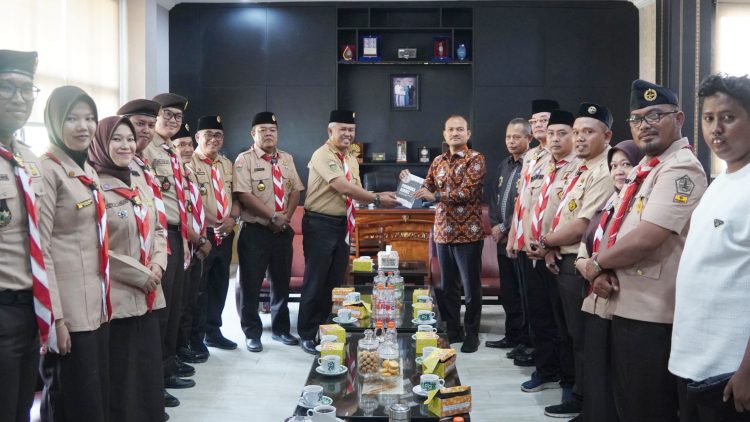Wali Kota Tanjungbalai , Mahyaruddin Salim menerima audiensi Pramuka Kwarcab Kota Tanjungbalai