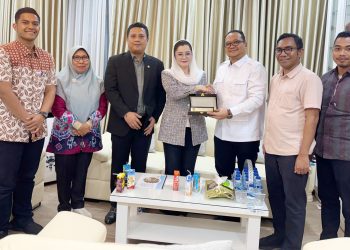 Wakil Wali Kota Tanjungbalai, Muhammad Fadly Abdina didampingi Kadis PUTR Tety Juliany Siregar kunjungan kerja kepada Anggota Komisi V DPR RI, Andi Iwan Darmawan dan Hj Novita Wijayanti