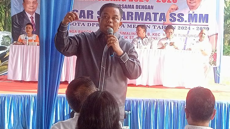 Anggota DPRD Kota Medan, Binsar Simarmata saat pelaksanaan Reses III Masa Sidang III Tahun 2024-2025 di Komplek Gereja Katolik ST Fransiskus Xaperius (Foto Ist)