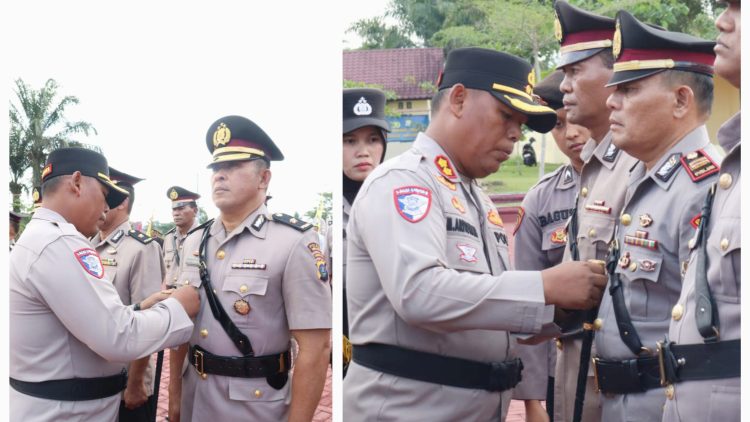 Kapolres Simalungun AKBP Marganda Aritonang, S.H. S.I.K. M.M pimpin upacara Sertijab Kabag SDM kepada KOMPOL Pandapotan Butar-butar, SH dan Kapolsek Dolok Panribuan kepada IPTU Ponijan Damanik, SH.