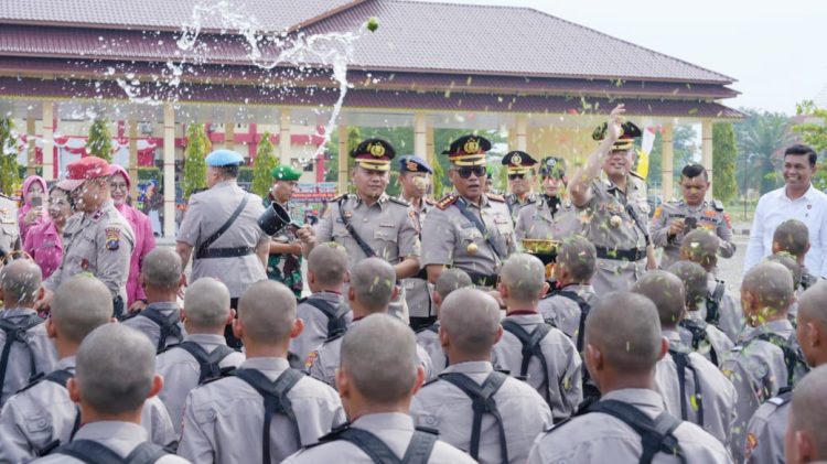 Kapolda Sumut Irjen Pol Whisnu Hermawan Februanto memimpin Upacara pembukaan Pendidikan Pembentukan Bintara Polri Angkatan 52 TA 2025, di SPN Hinai, Kabupaten Langkat (Foto Ist)