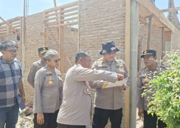 Kapolres Simalungun AKBP Marganda Aritonang, S.H. S.I.K. M.M dampingi Irwasda Polda Sumut Kombes Pol Nanang Masbudi, S.I.K., M.Si. C.Fr.A inspeksi pembangunan Gedung SPPG Polres Simalungun