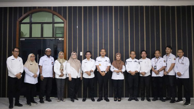 Wali Kota Tanjungbalai Mahyaruddin Salim menerima kunjungan sekaligus audiensi dari Kepala Kantor (Kakan) Badan Pertanahan Nasional (BPN) Kota Tanjungbalai Masli Chaniago bersama jajaran