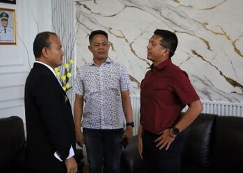 Walikota Tanjungbalai, Mahyaruddin Salim didampingi Sekretaris Daerah Nurmalini Marpaung dan Asisten Ekbang Muslim menerima kunjungan kerja sekaligus silaturahmi Komandan Kodim 0208/Asahan Letkol Inf Muhamad Bassarewan, S.Hub.Int