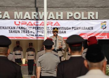 Kapolrestabes Medan Kombes Pol. Dr. Gidion Arif Setyawan saat memimpin upacara kenaikan pangkat 152 anggota personil. (Foto Ist)