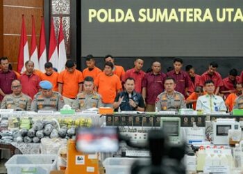 Kapolda Sumut Irjen Pol Whisnu Hermawan Februanto dalam paparan tangkapan hasil narkoba selama 6 bulan dari 1 Januari hingga 30 Juni 2025. (Foto Ist)