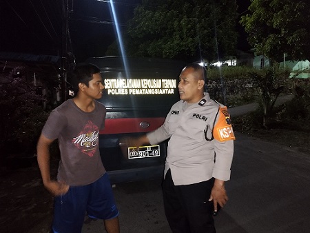 Kanit SPKT AIPTU Haryono saat cek TKP Penipuan online di Jalan Suji