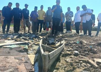 Komisi 1 dan Komisi 4 DPRD Kota Medan melakukan sidak lintas komisi ke PT STTC Belawan dengan melibatkan Kejaksaan Negeri Belawan dan Polres Belawan. (Foto Romulo)