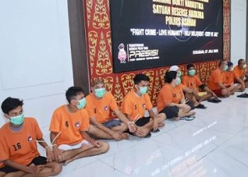 Para tersangka narkoba yang ditangkap Polres Asahan. (Foto Ist)