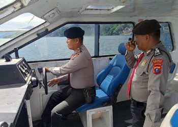 Personil Sat Pamobvit Polres Simalungun Patroli Wisata diperairan Danau Toba