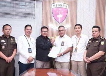 Inspektorat Jenderal Kementerian Perumahan dan Kawasan Permukiman (PKP) terkait dugaan korupsi proyek pembangunan rumah susun di tiga kabupaten di Sumut kepada Kejakti Sumut. (Foto Ist)