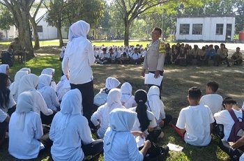 Bhabinkamtibmas, Aiptu Adi Wirzal dan Bripka Ade Arwan Hadir Jadi Pemateri di SMK 6 Tanjungbalai
