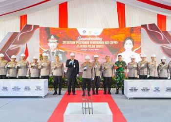 Kapolri Jenderal Polisi Listyo Sigit Prabowo melakukan groundbreaking atau peletakan batu pertama pembangunan 29 dapur Satuan Pelayanan Pemenuhan Gizi (SPPG) jajaran Polda Sumut, di Mapolda Sumut. (Foto Ist)