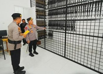 Kapolri Jenderal Polisi Listyo Sigit Prabowo meninjau fasilitas Gedung Dit Samapta. (Foto Ist)