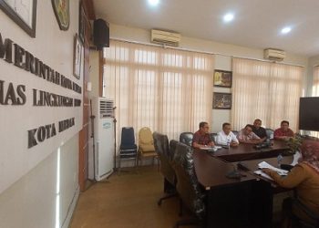 Ketua Komisi 4 DPRD Medan Paul Mei Anton Simanjuhtak didampingi anggota komisi Jusuf Ginting, Zulham Efendi, Datuk Iskandar Muda, Ahmad Afandi Harahap dan Edwin Sugesti Nasution saat melakukan kunjungan ke Dinas Lingkungan Hidup ( DLH) Medan (Foto Ist)