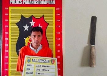 SH Pelaku penikaman dan barang bukti