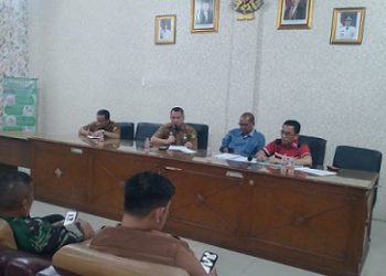 Sengketa pengelolaan Klenteng O Bin Ciong Kun akhirnya dilakukan mediasi yang mempertemukan pihak keluarga pendiri kelenteng di Kantor Camat Medan Sunggal, Jalan TB Simatupang, Medan turut hadir Ketua Komisi 4 DPRD Medan Paul Mei Anton Simanjuntak. (Foto Ist)
