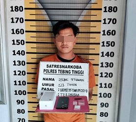 Terduga pengedar sabu, FS alias Bibi dan barang bukti 