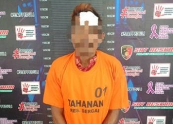 Pelaku berinsial J yang tega memperkosa neneknya. (Foto Ist)