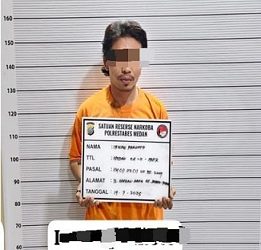 Tersangka pengedar sabu berinisial IP alias Bagong yang ditangkap polisi. (Foto Ist)