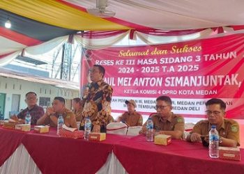 Anggota DPRD Medan, Paul Mei Anton Simanjuntak saat Reses III masa persidangan III Tahun Sidang 2024-2025 sesi I di Jl Tempuling Gg Dahlia, Kelurahan Sidorejo Hilir, Kecamatan Medan Tembung (Foto Ist)