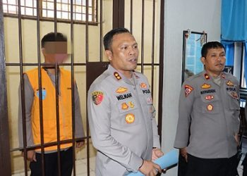 Kapolres Tanjung Balai AKBP Welman Feri S.I.K. M.I.K dan Wakapolres Kompol MP Pardede SH saat memimpin kegiatan Press Release perkara Brigadir IR